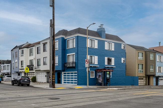 Building Photo - 1401 43rd Ave