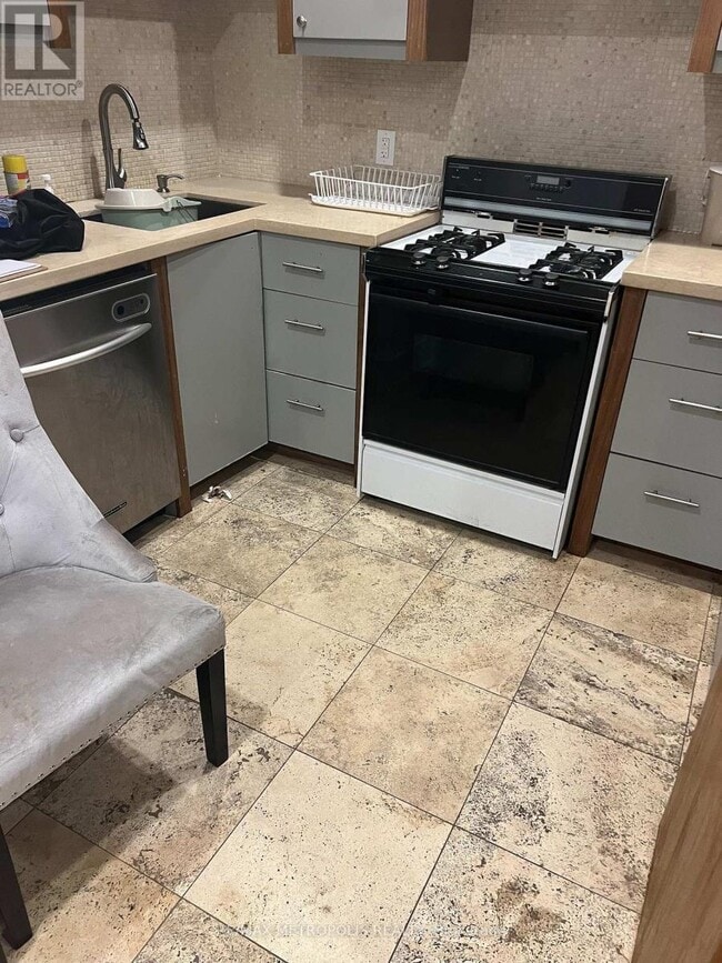 Building Photo - 94 Marilake Dr