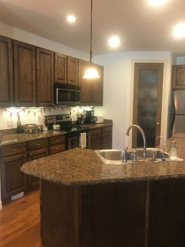 Building Photo - Beautiful Family Home in New Castle