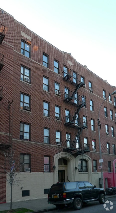 Building Photo - 2322 Grand Ave