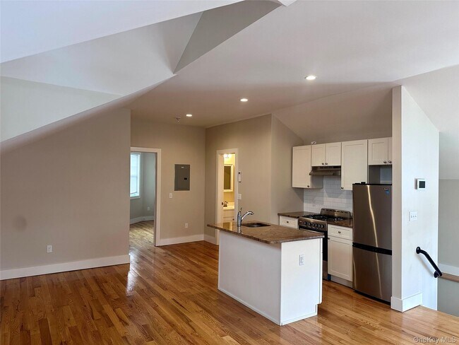 Foto del edificio - 12 Main St