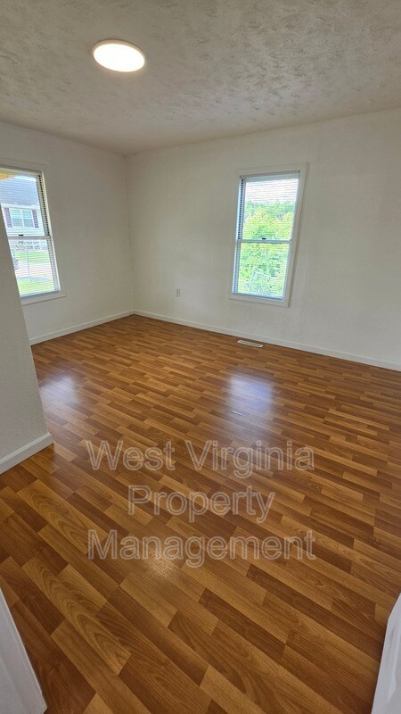 Building Photo - 128 Dunn St