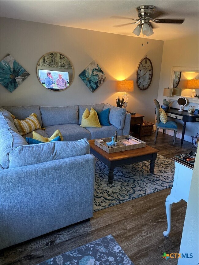 Foto del edificio - 1307 Sherry Ln