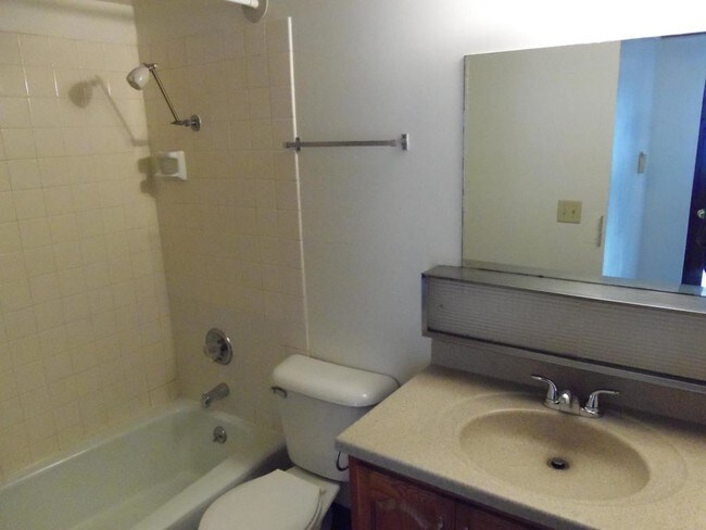 Building Photo - 1212 D Street, #6