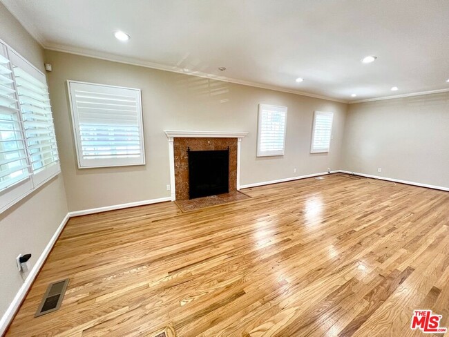 Foto del edificio - 3317 Burritt Way