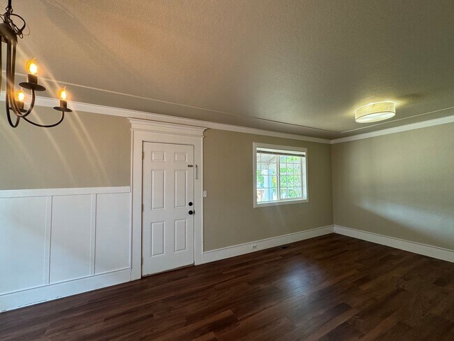 Foto del edificio - Very Nice 2 bedroom Point Defiance Cottage!