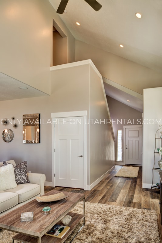 Building Photo - 874 S Aspen Wy