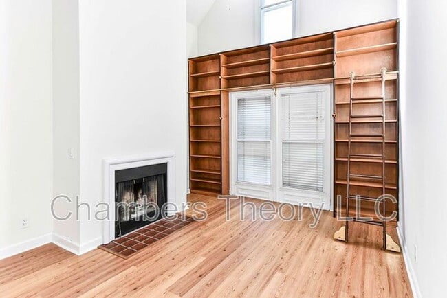 Building Photo - 115 N Lee St