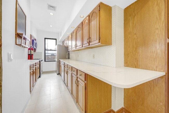 Building Photo - 301 79th St