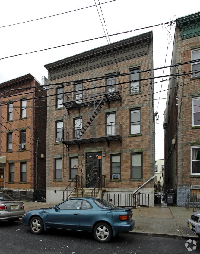 Building Photo - 411 58th St