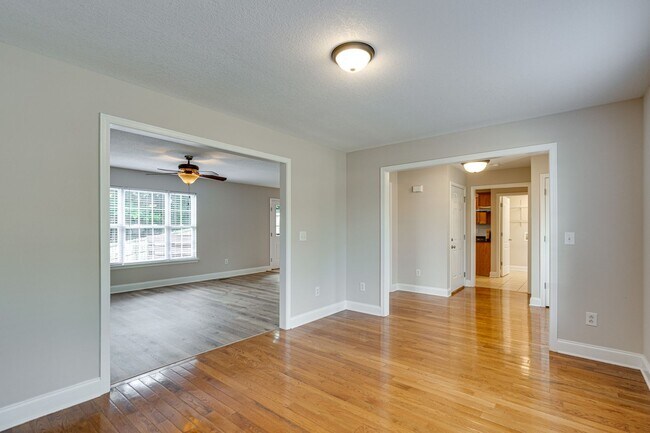 Building Photo - 3BR 2BA
