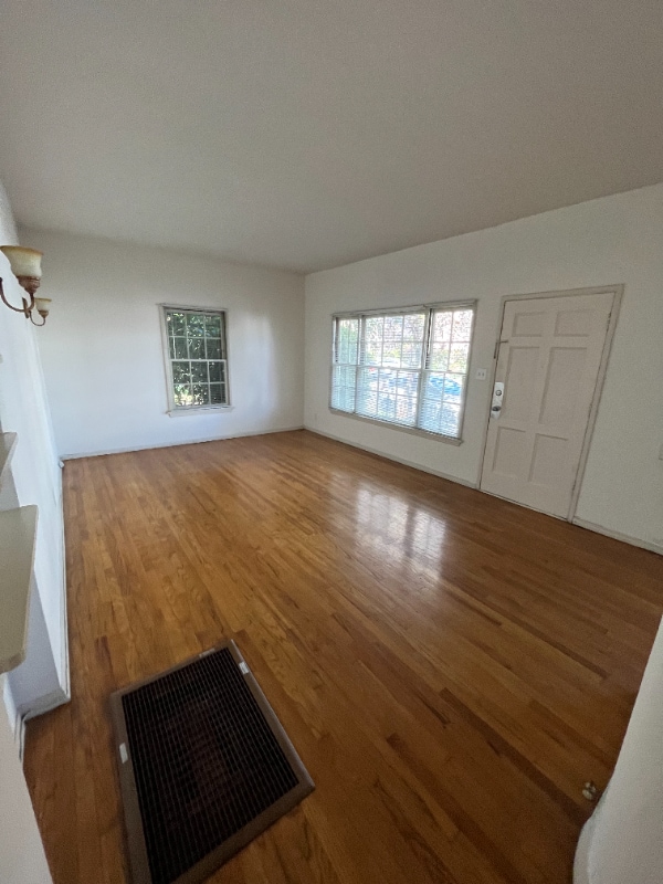 Foto del edificio - 141 1/2 Sweetzer Ave