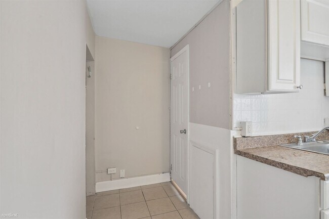 Foto del edificio - 1 br, 1 bath Triplex - 1707 N Gratz ST Uni...