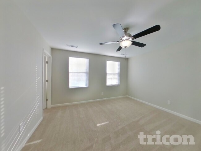 Foto del edificio - 1034 Cone Blvd