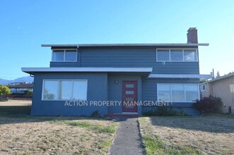 Building Photo - 1730 E 5th St