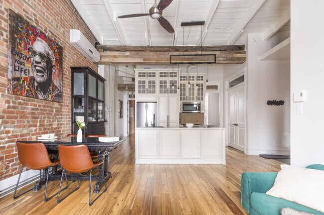 Building Photo - 3975 R. Saint-Denis