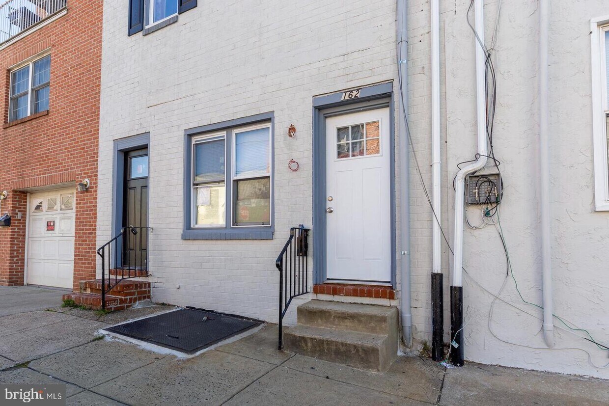 162 Richmond St Unit 2, Philadelphia, PA 19125 Room for Rent in