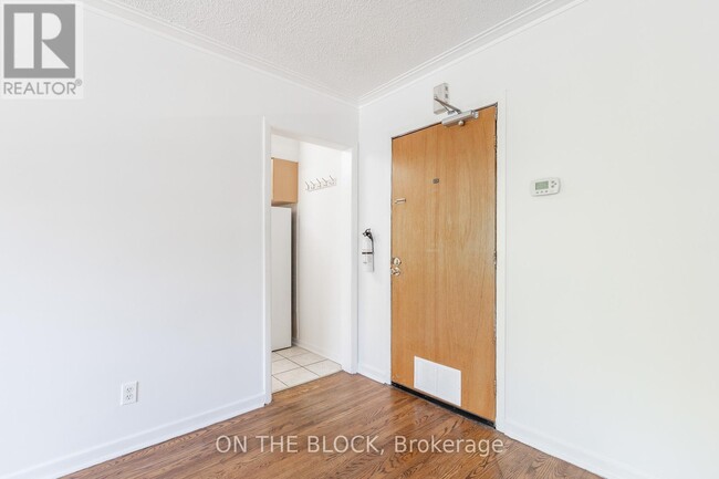 Building Photo - 883 St Clair Ave W