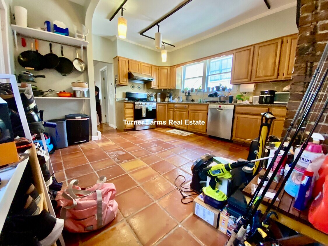 Primary Photo - 95 Wallace St