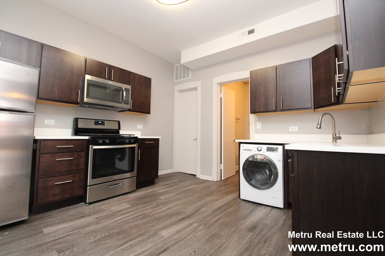 Foto principal - 2538 N California Ave