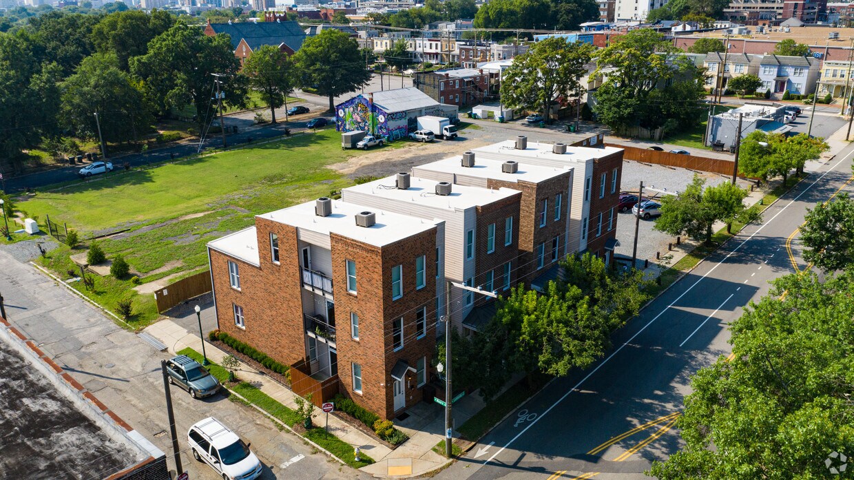 Aerial Photo - 1001, 1027 & 1031-1041 N Lombardy Street