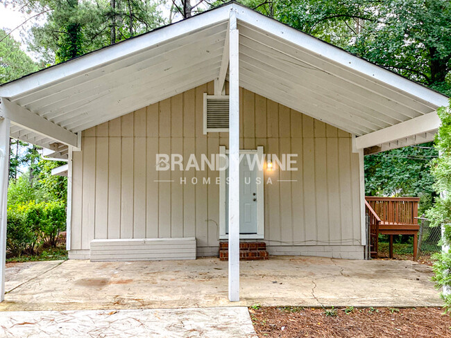 Building Photo - One month FREE RENT!!!