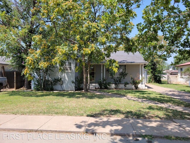 Building Photo - 4 br, 2 bath House - 2316 Axtell St.