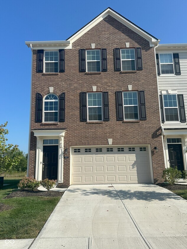 Primary Photo - 7002 Sunstone Pl