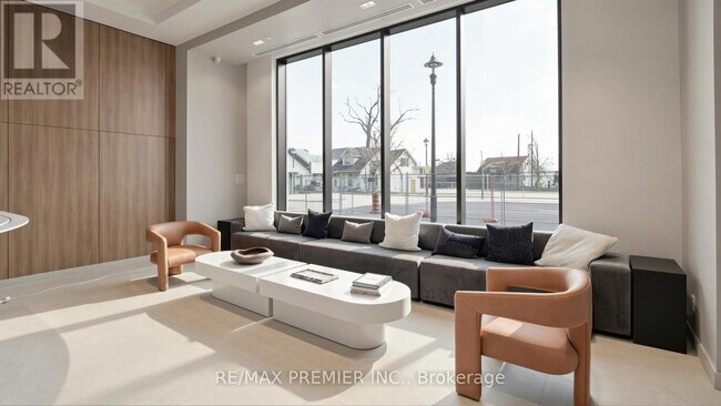 Photo du bâtiment - 2075 Lakeshore Rd.