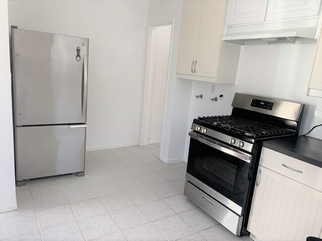 Kitchen - 4624 W 149th St