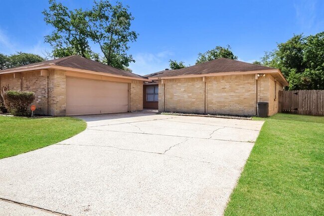 Building Photo - 8634 Huntermoor Cir