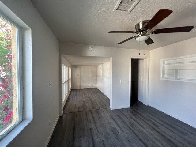 Foto del edificio - Charming 3BR 1BA Glendale Home Available NOW!