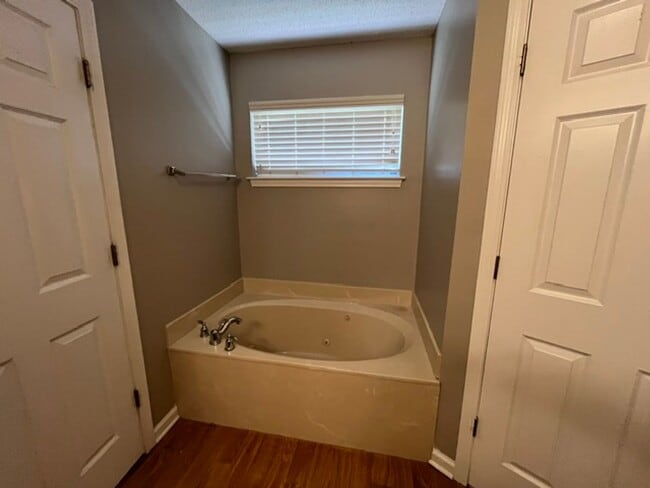 Building Photo - Renovated 2 Bedroom 2 Bath Home for Rent!!