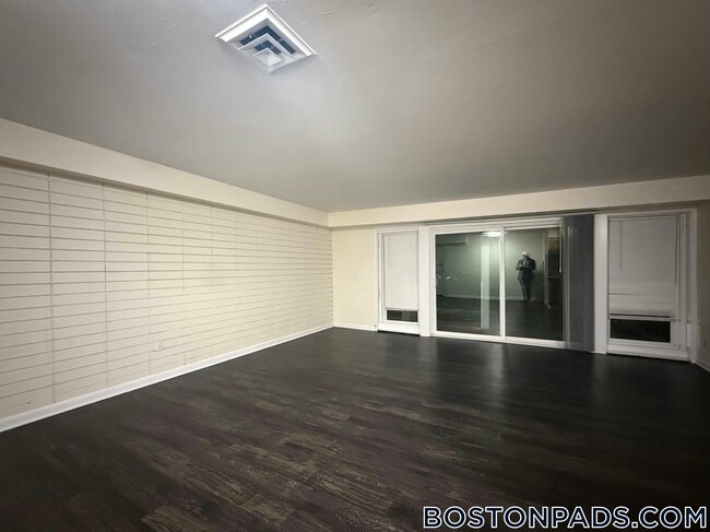 Building Photo - 16 Westgate Dr