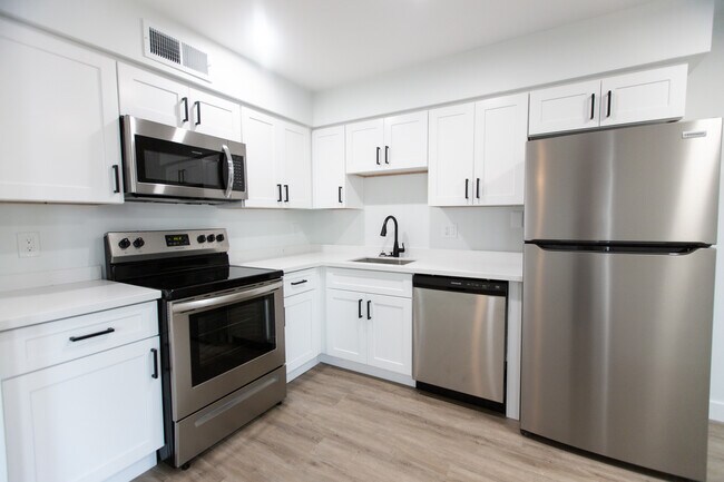 Kitchen - 3133 E Fairmount Ave