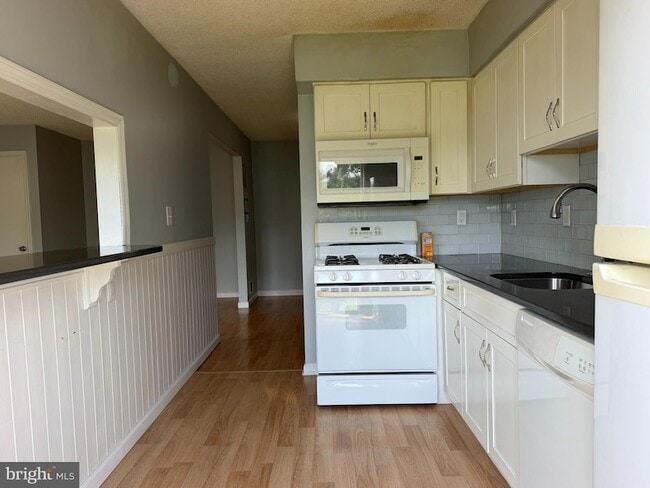 Foto del edificio - 99 Brookview Cir