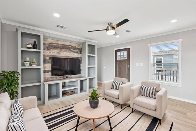 Building Photo - 1608 Fox Dr