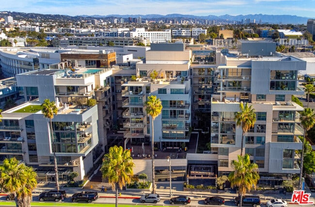 Building Photo - 1755 Ocean Ave