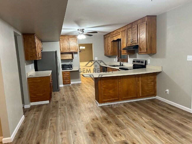 Foto del edificio - 100 Kendallwood Dr