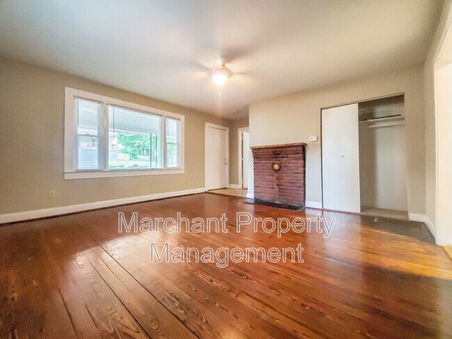 Building Photo - 107 Mason St