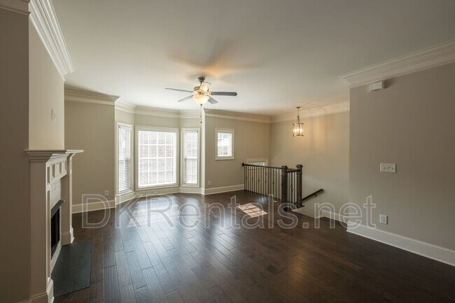 Foto del edificio - 921 Hickory Leaf Ct SE