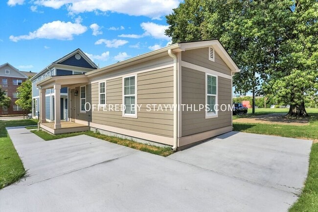 Building Photo - 164 Keel Ave