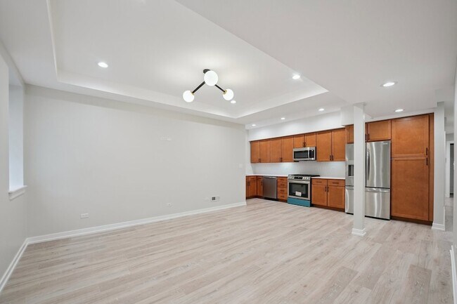 Foto del edificio - 1635 W Warren Blvd