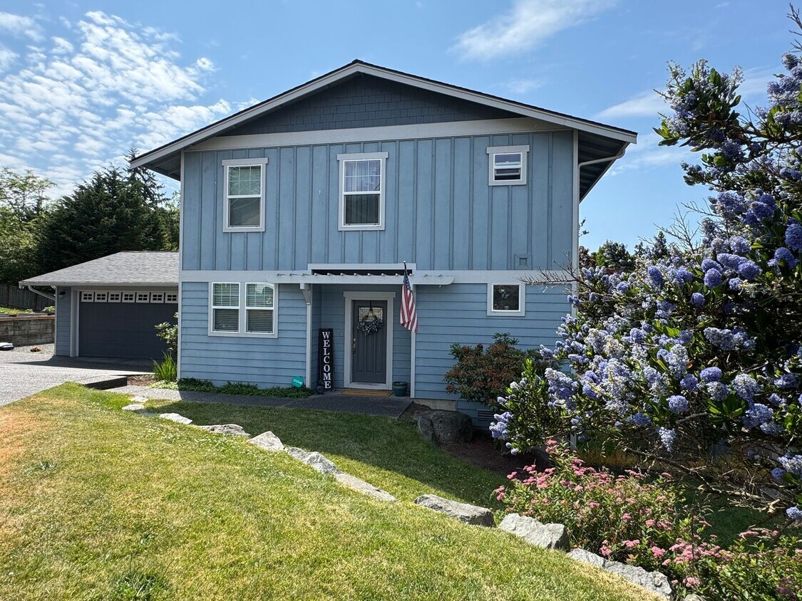 Primary Photo - Gorgeous Mount Vernon Home 4 Beds 3.5 Bath...