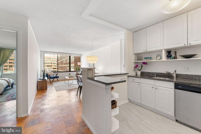 Building Photo - 1301 20th St NW