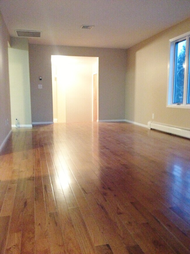 Building Photo - 31 E Harwood Ter