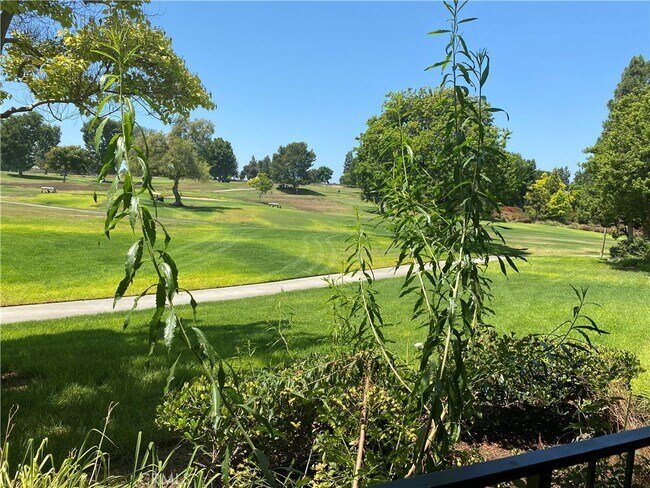 Foto del edificio - 2388 Via Mariposa W