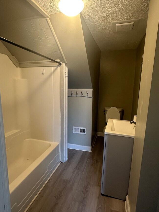 Foto del edificio - 107 S Walnut St