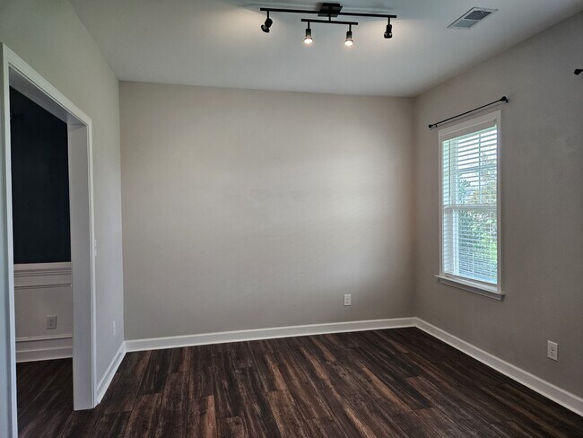 Foto del edificio - 105 Pinehurst Ln