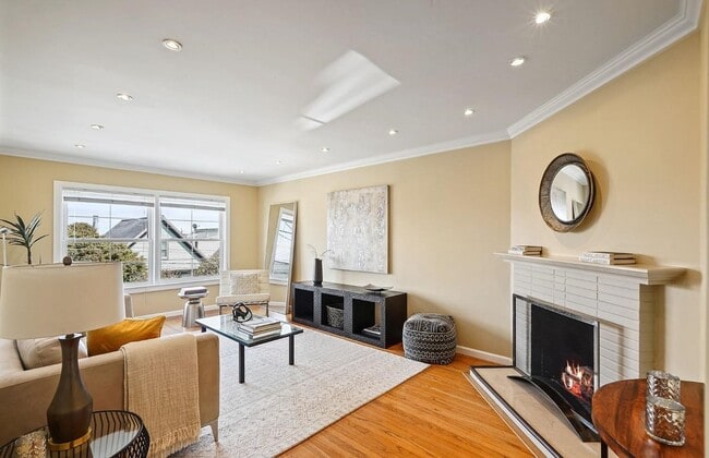 Building Photo - 16-18 Hoffman Ave